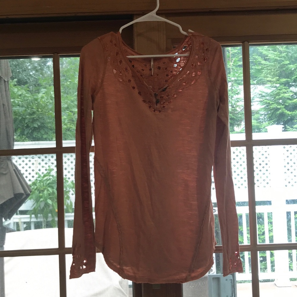 Light pink/ orange sweater